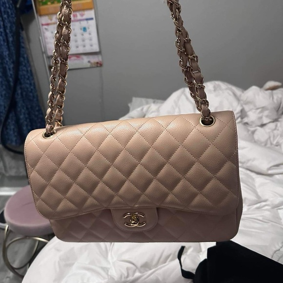 Chanel classic jumbo with gold hardware - Picture 3 of 7